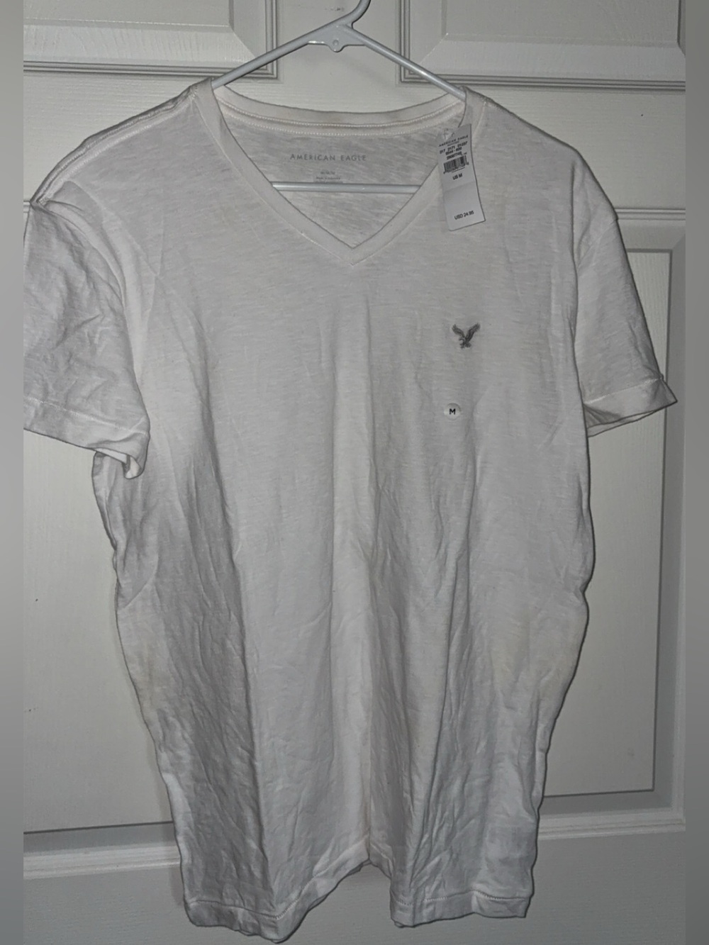 American Eagle V-Neck T-Shirt – Men’s Size M – NWT

White American Eagle Outfitt